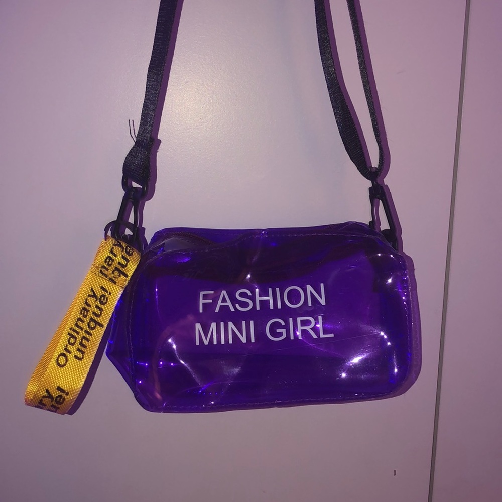 I am selling a shoulder bag